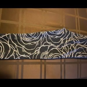 Lularoe 3 piece lot Scribble leggings included